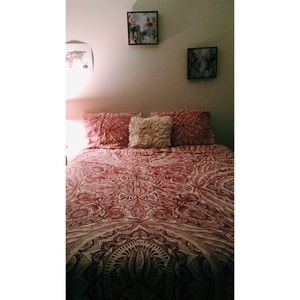 Urban Outfitters Queen Duvet Cover w/pillow shams